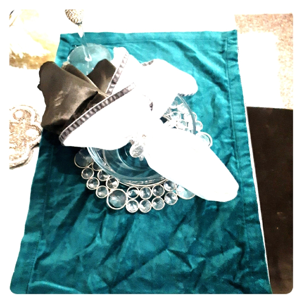 4 Placemats & 2 Kitchen Towels